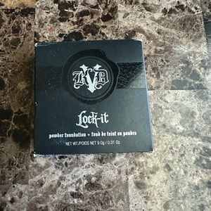 Kat Von D Foundation Powder Light 135
